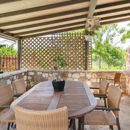 Elysian Private Pool & Garden View فيلة *