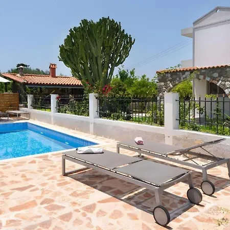 Elysian Private Pool & Garden View