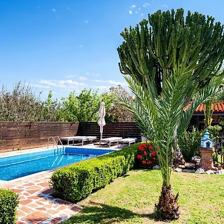 Elysian Private Pool & Garden View