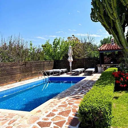 Elysian Private Pool & Garden View