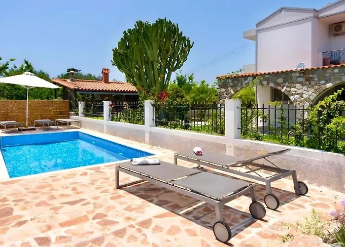 Elysian Private Pool & Garden View Villa